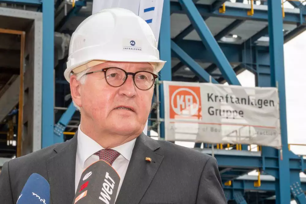 Federal President and Vice Chancellor visit Leuna project